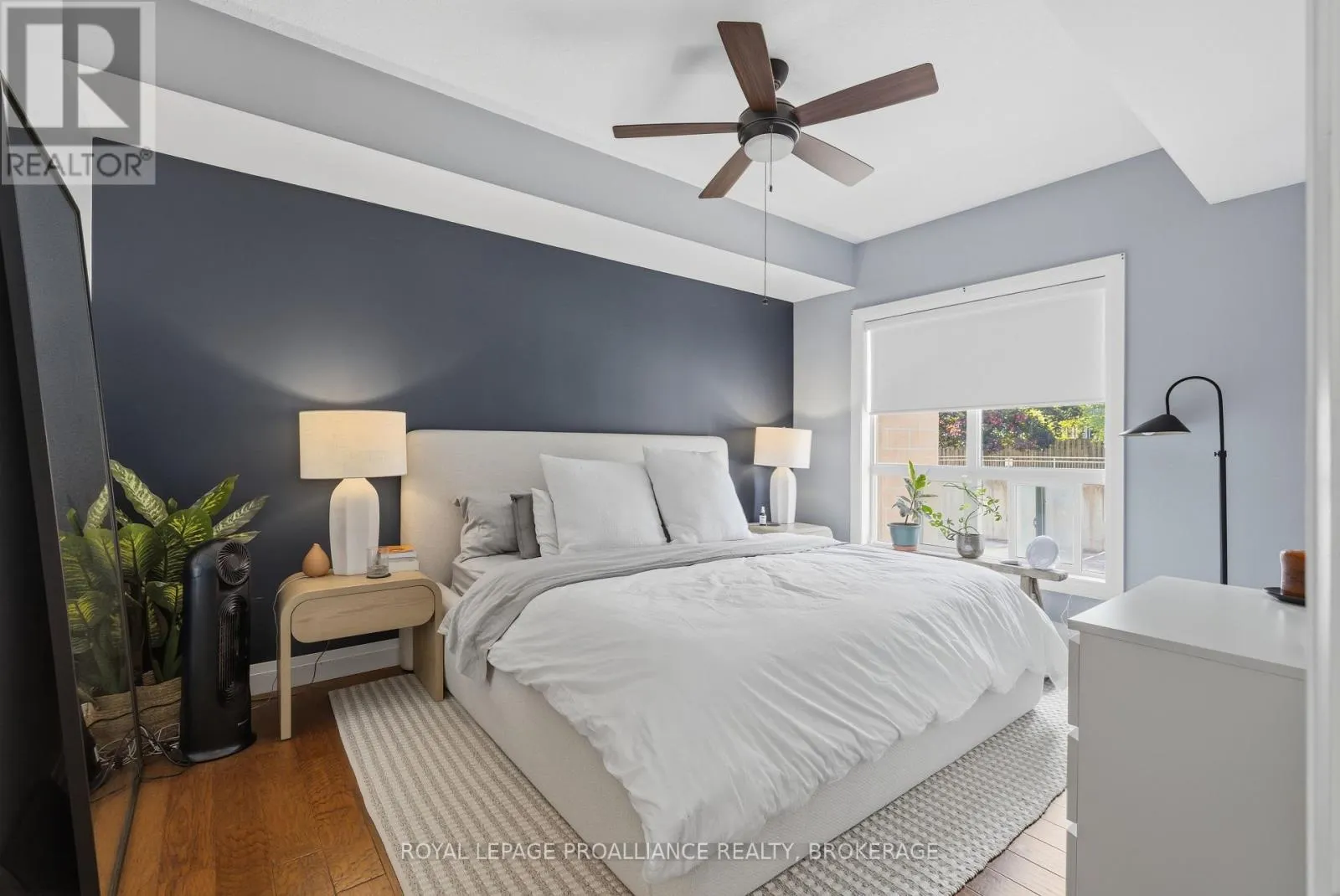 205 - 350 WELLINGTON STREET #205