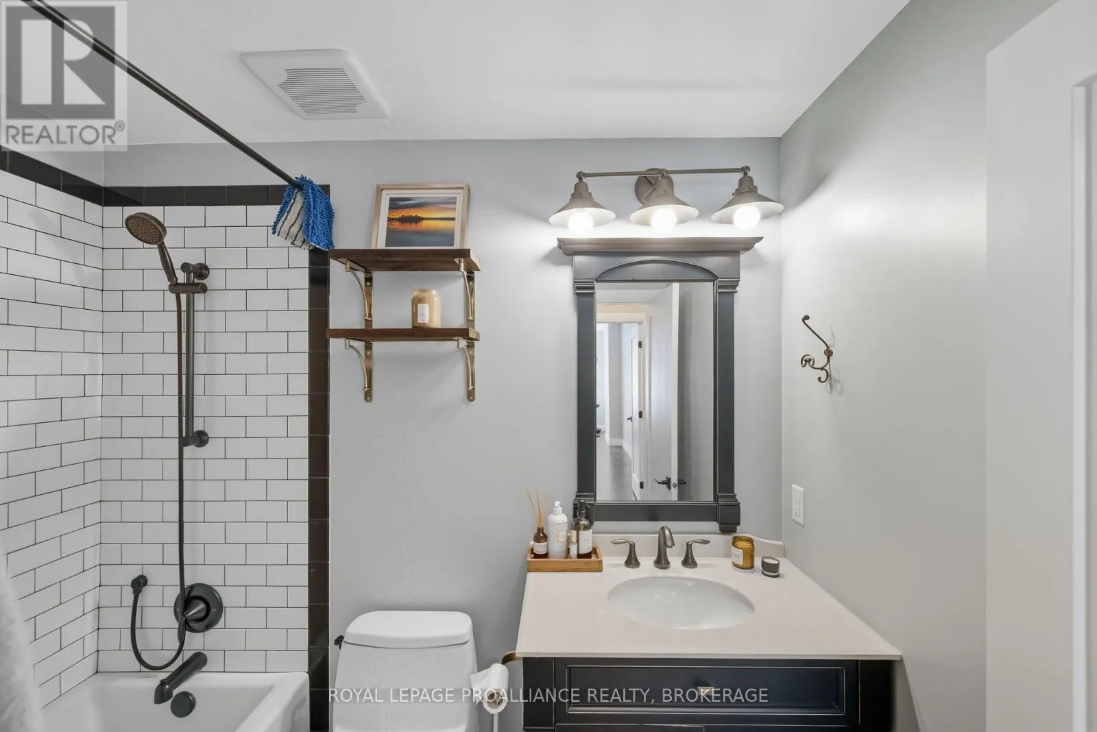 205 - 350 WELLINGTON STREET #205