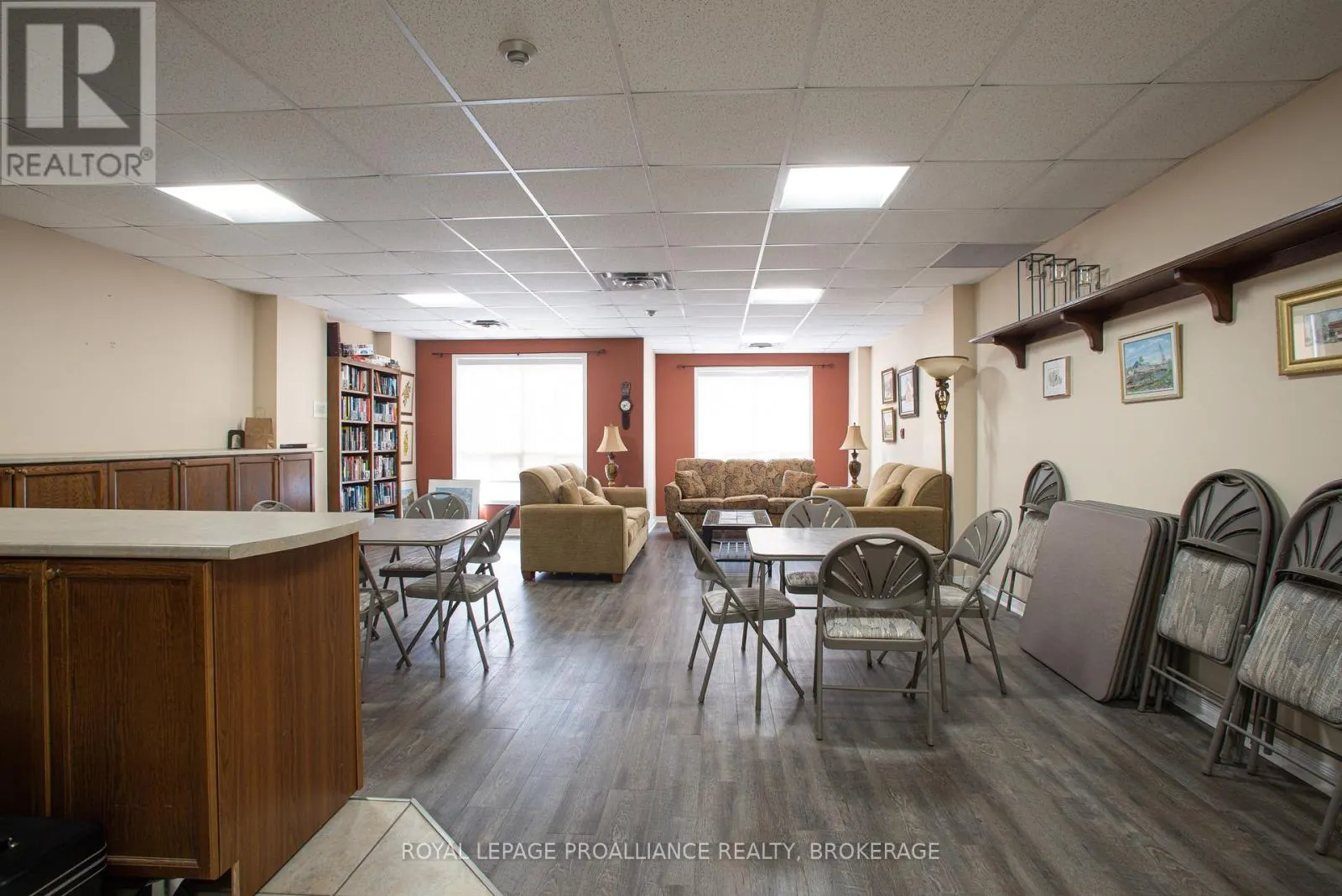205 - 350 WELLINGTON STREET #205