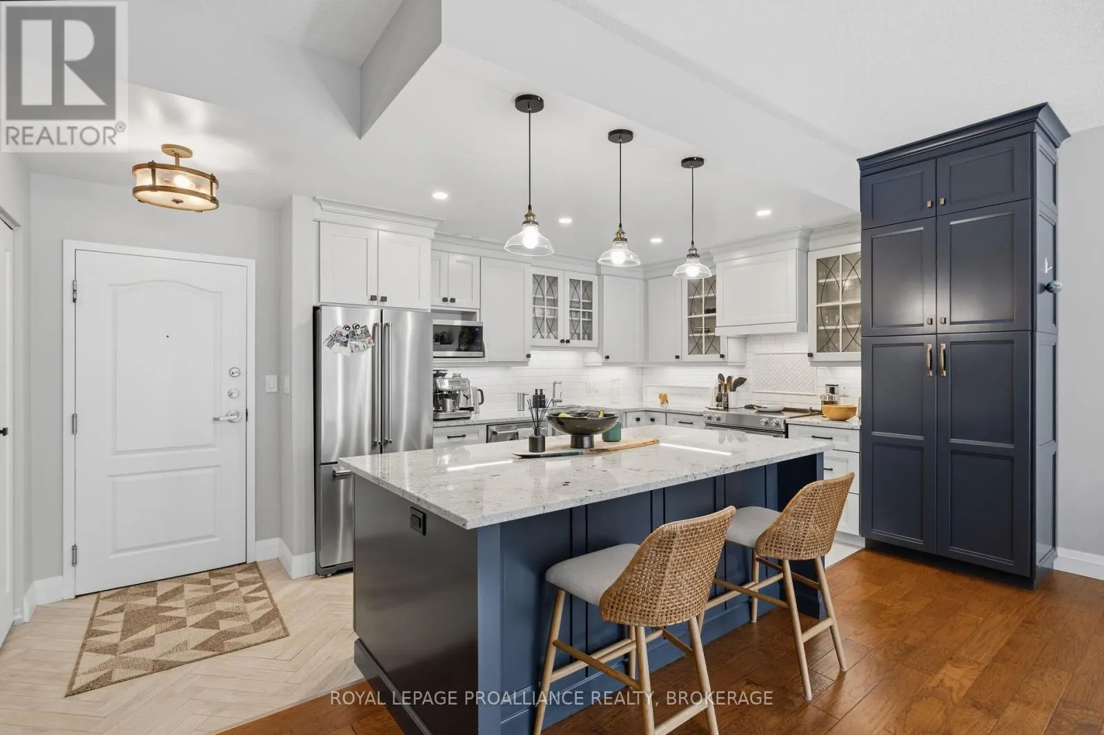 205 - 350 WELLINGTON STREET #205