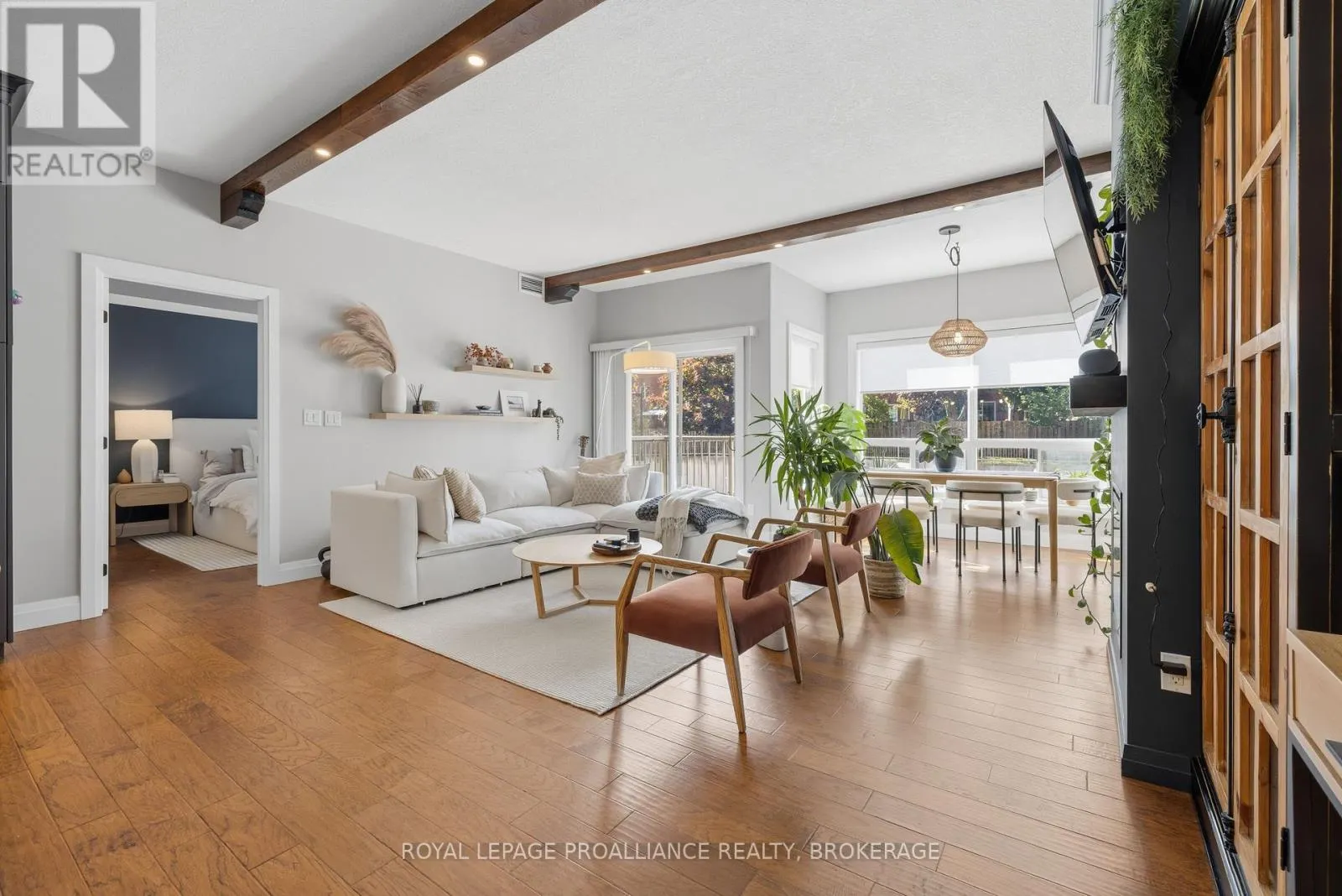 205 - 350 WELLINGTON STREET #205