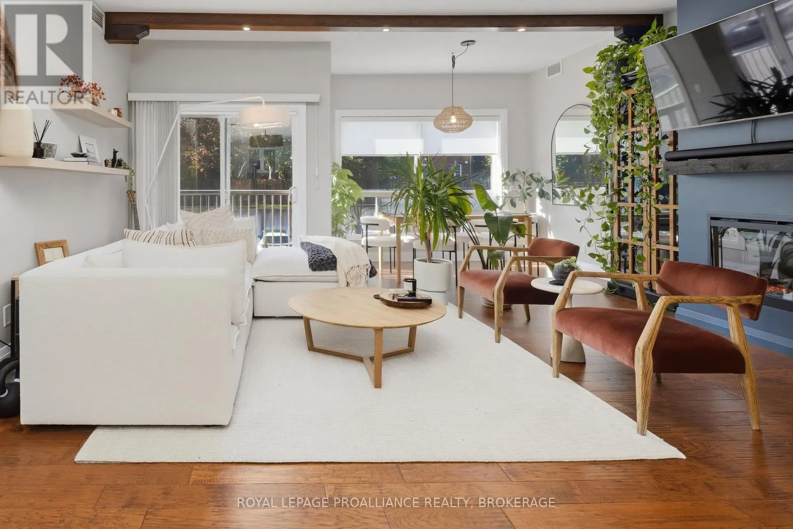 205 - 350 WELLINGTON STREET #205