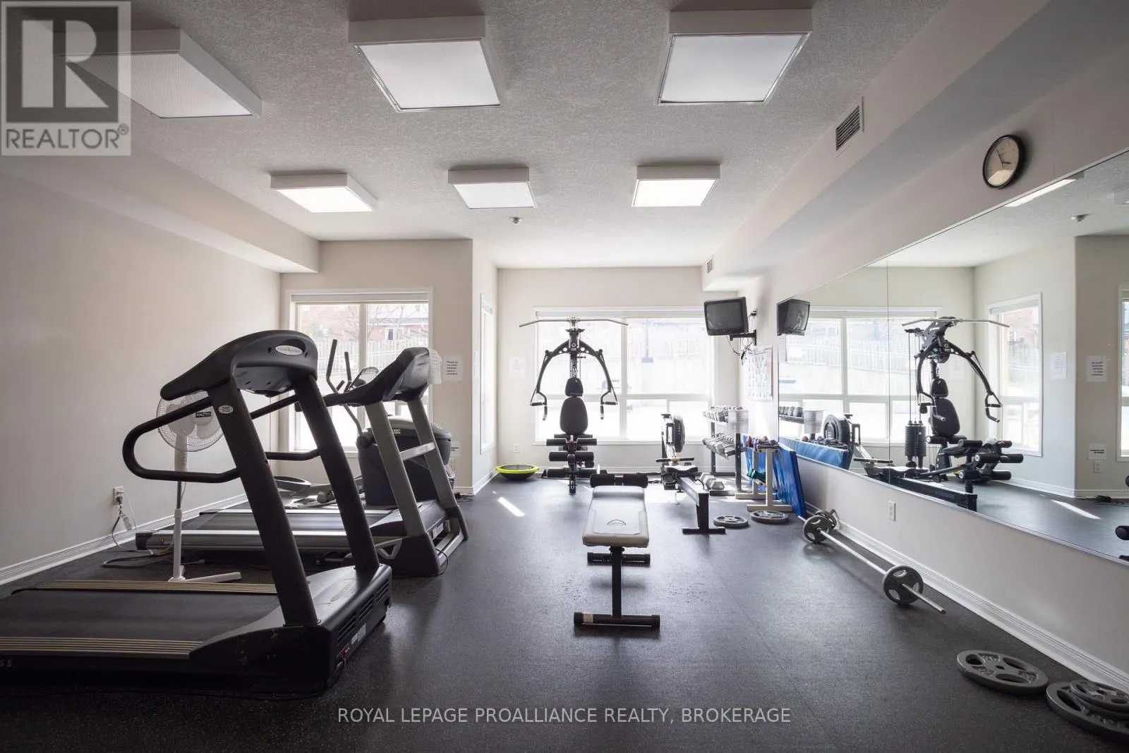 205 - 350 WELLINGTON STREET #205