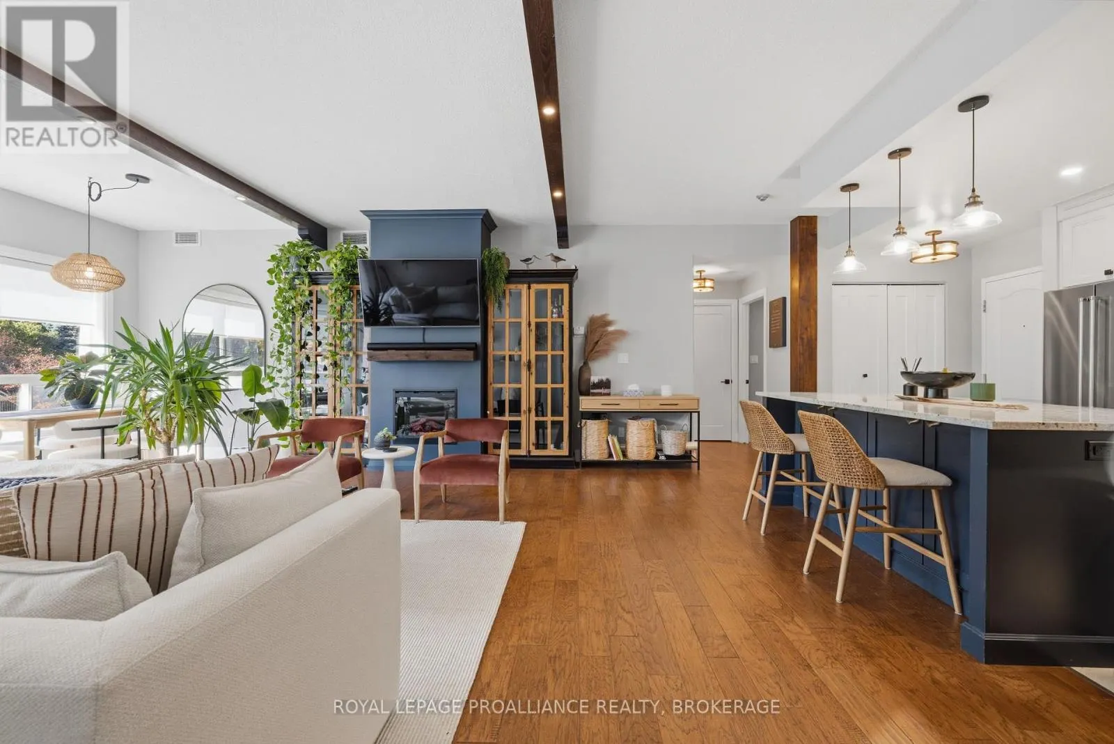 205 - 350 WELLINGTON STREET #205