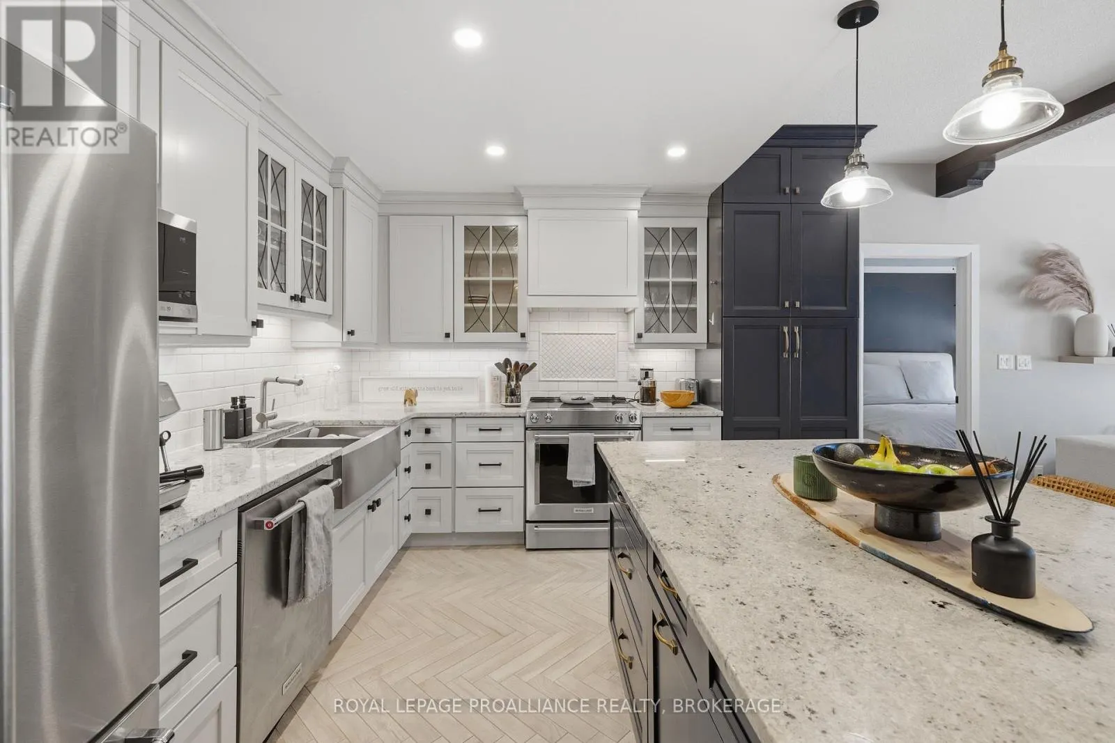 205 - 350 WELLINGTON STREET #205