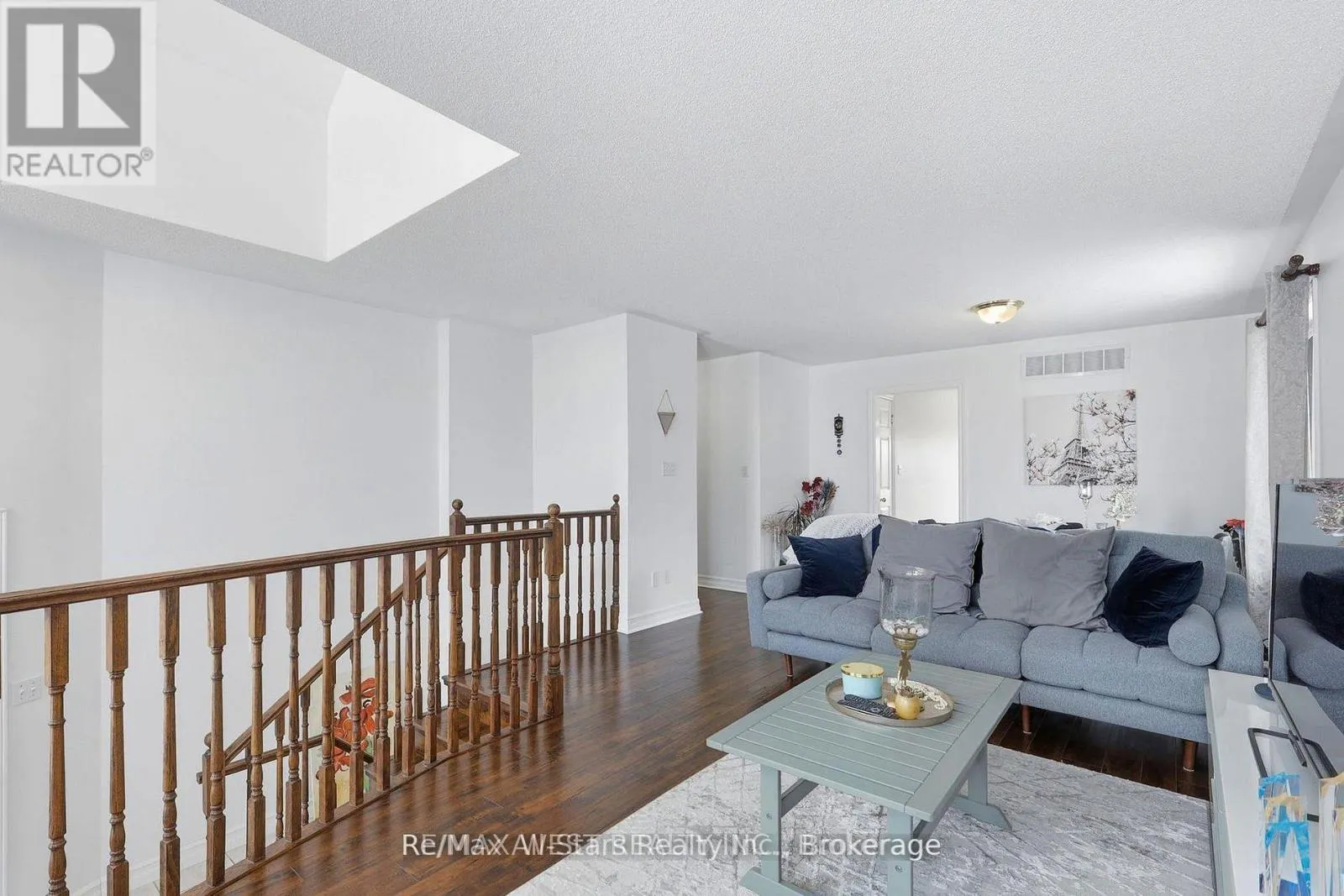 20 EAKINS CRESCENT