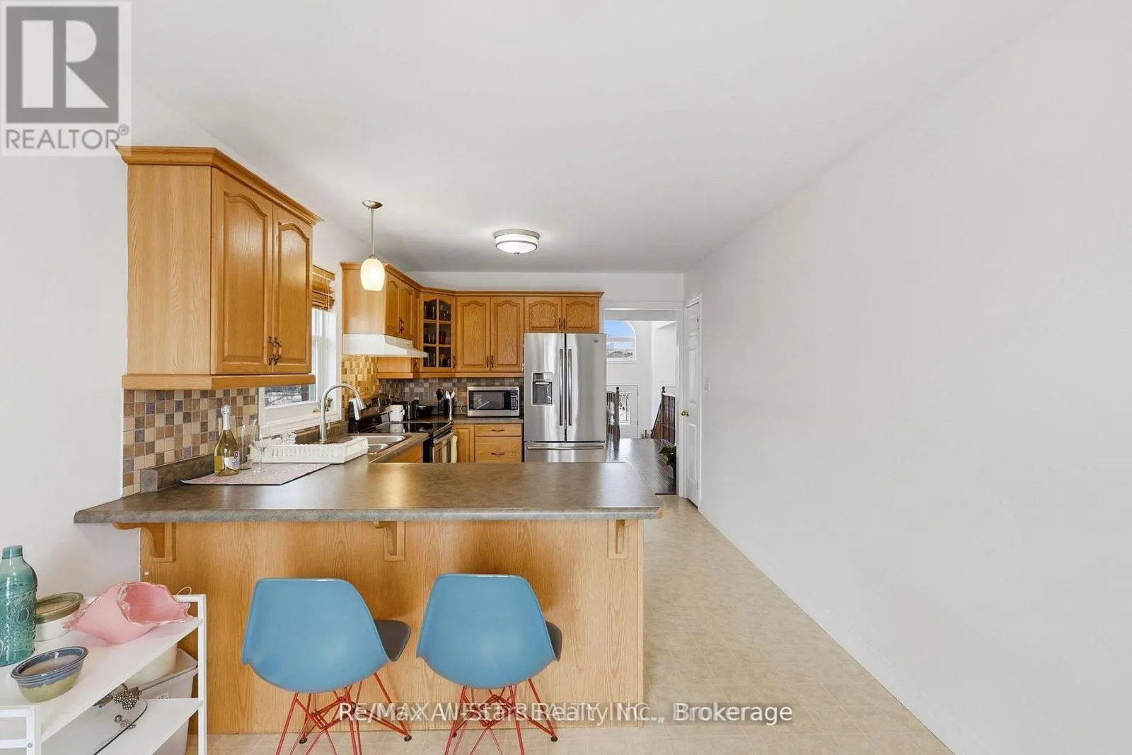 20 EAKINS CRESCENT