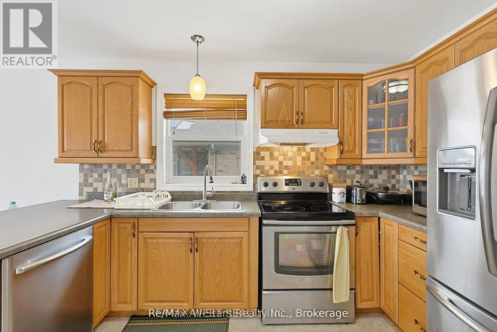 20 EAKINS CRESCENT