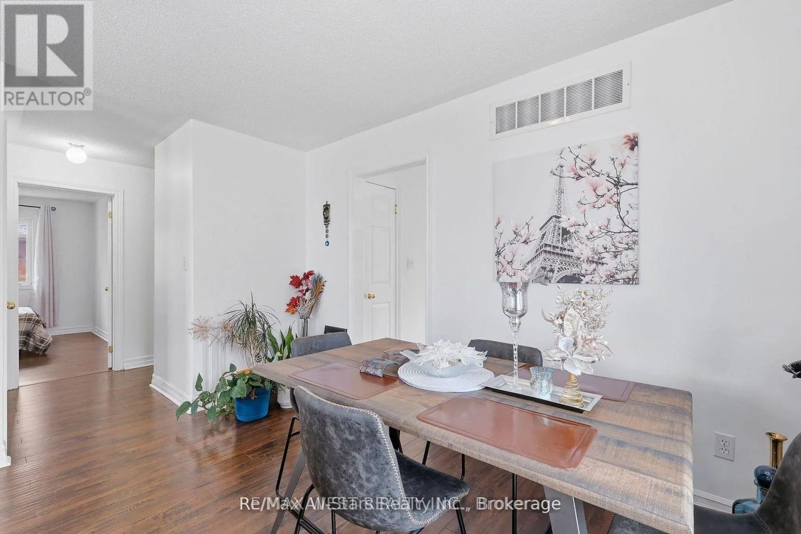 20 EAKINS CRESCENT
