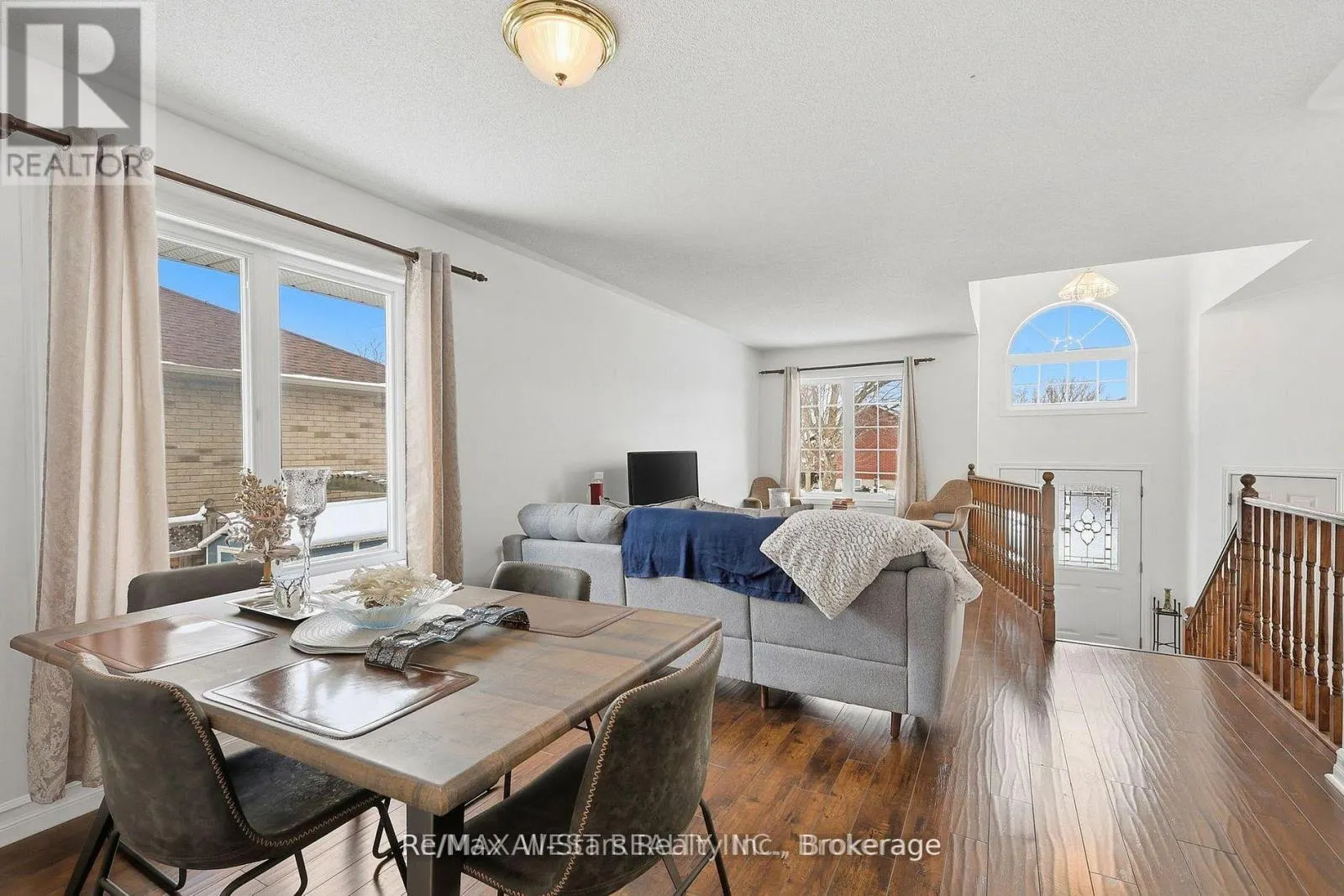 20 EAKINS CRESCENT