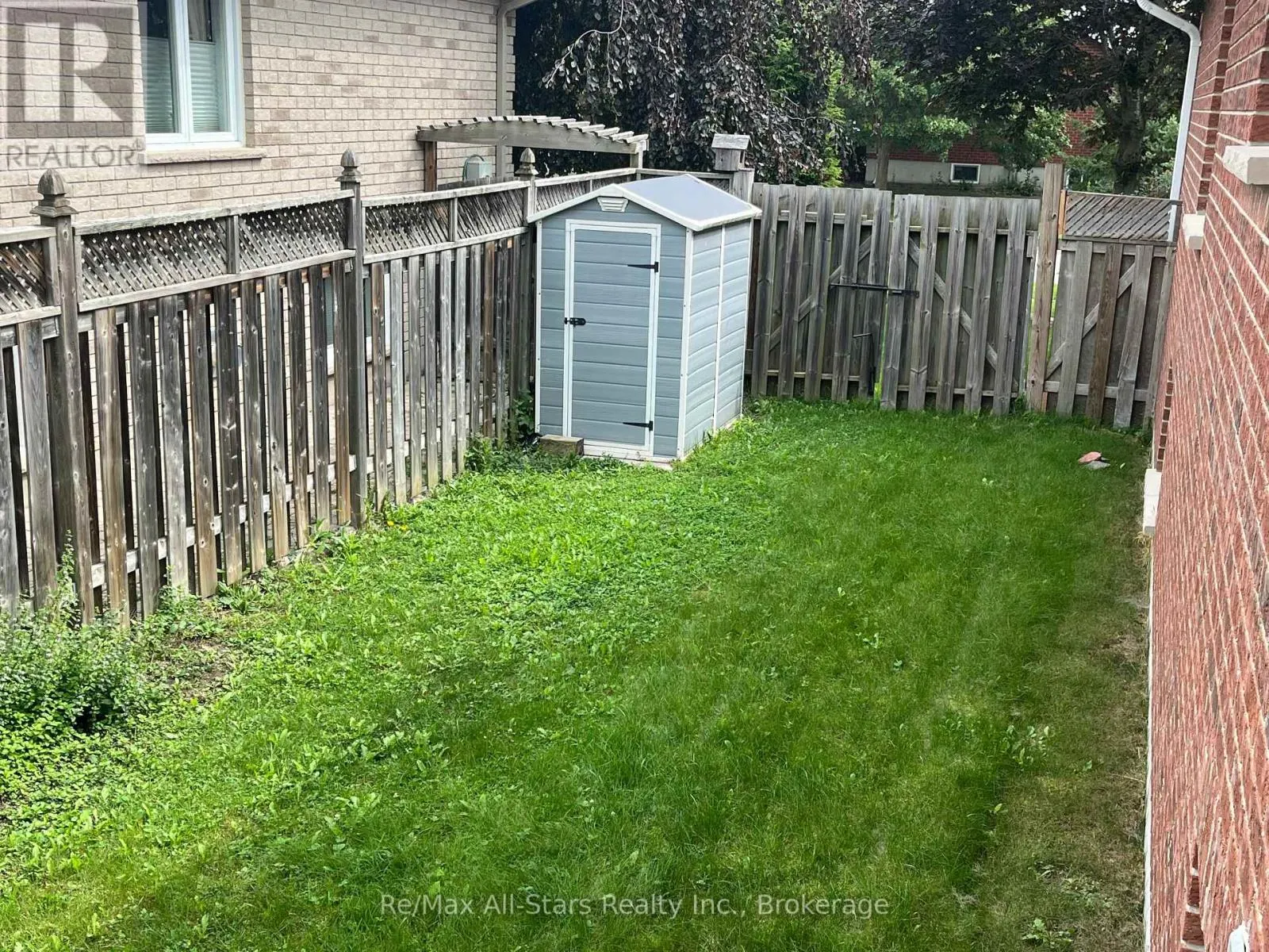 20 EAKINS CRESCENT