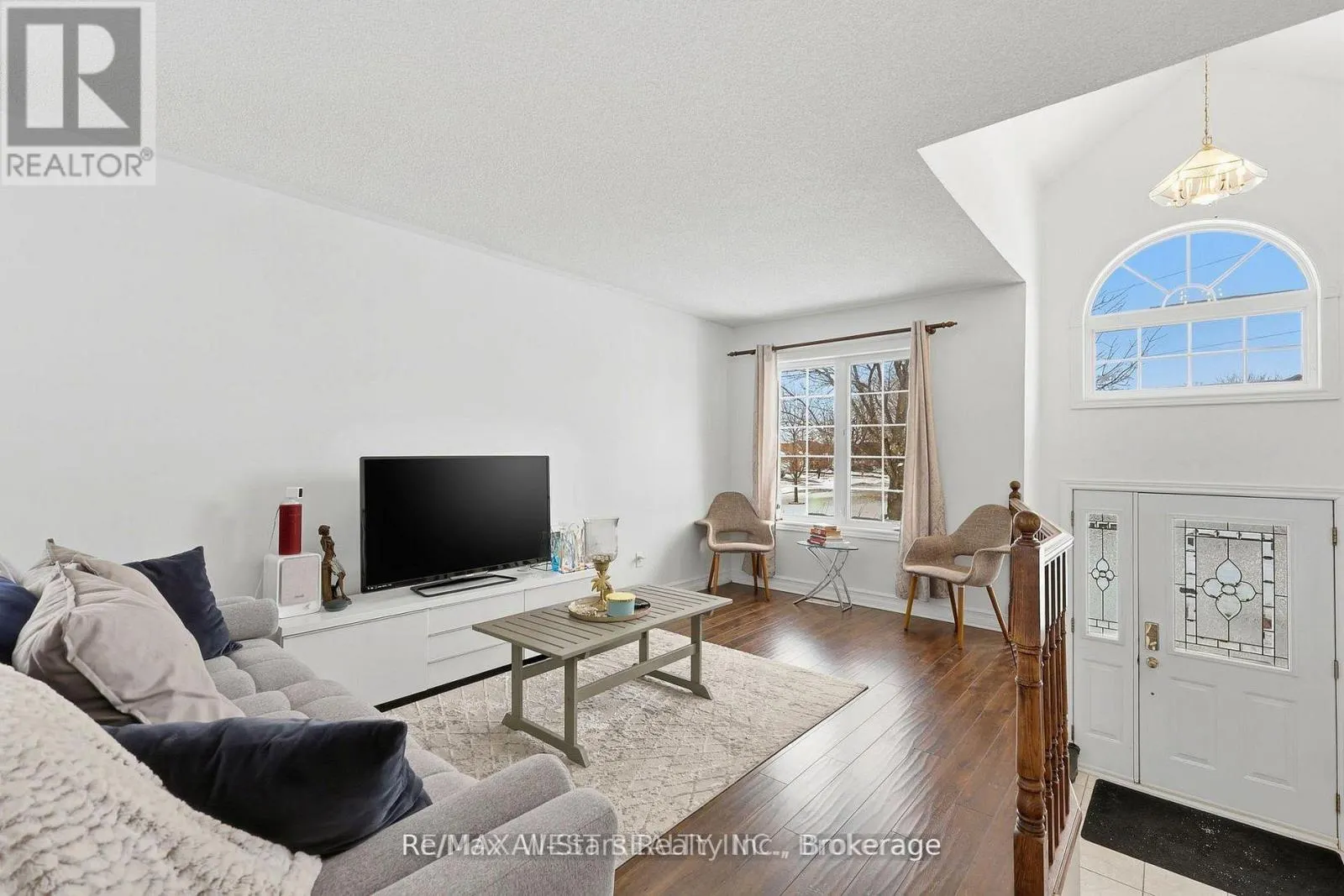 20 EAKINS CRESCENT