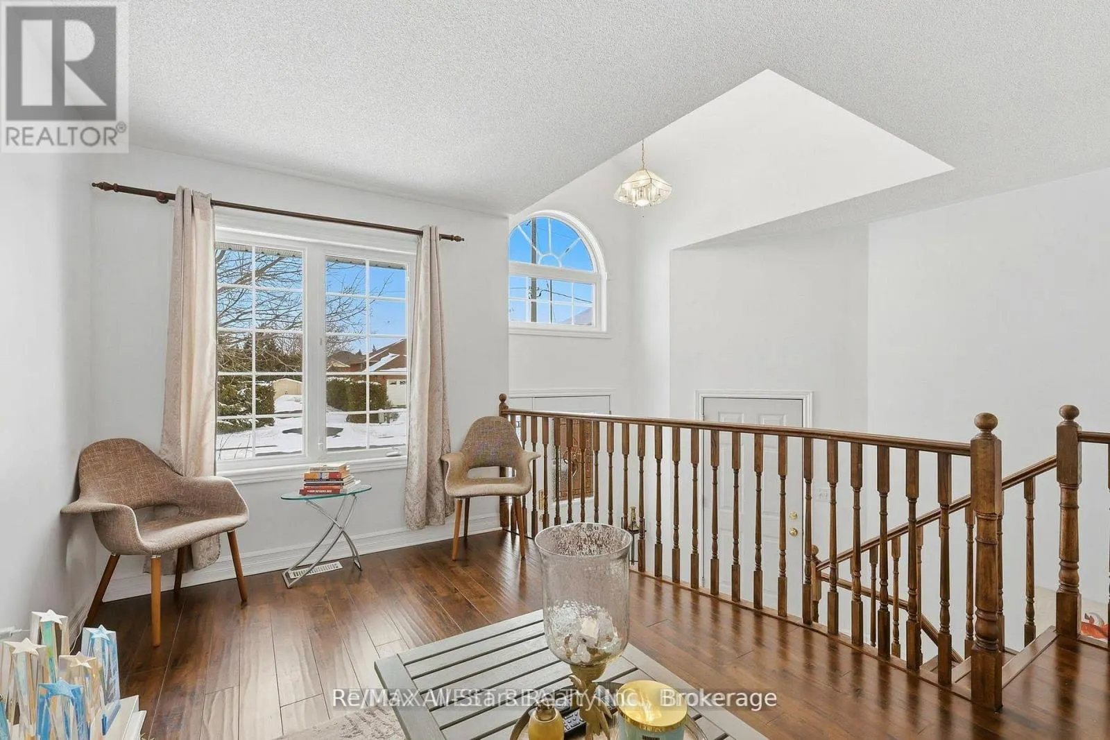 20 EAKINS CRESCENT