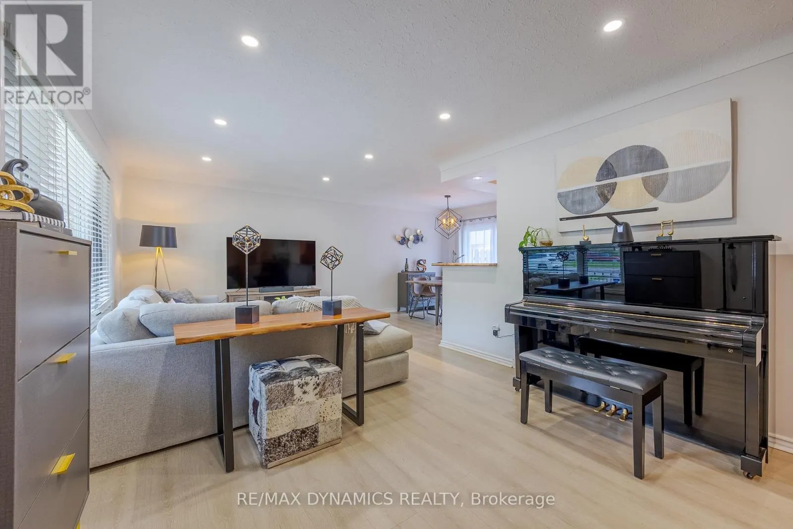 87 ROCHELLE DRIVE