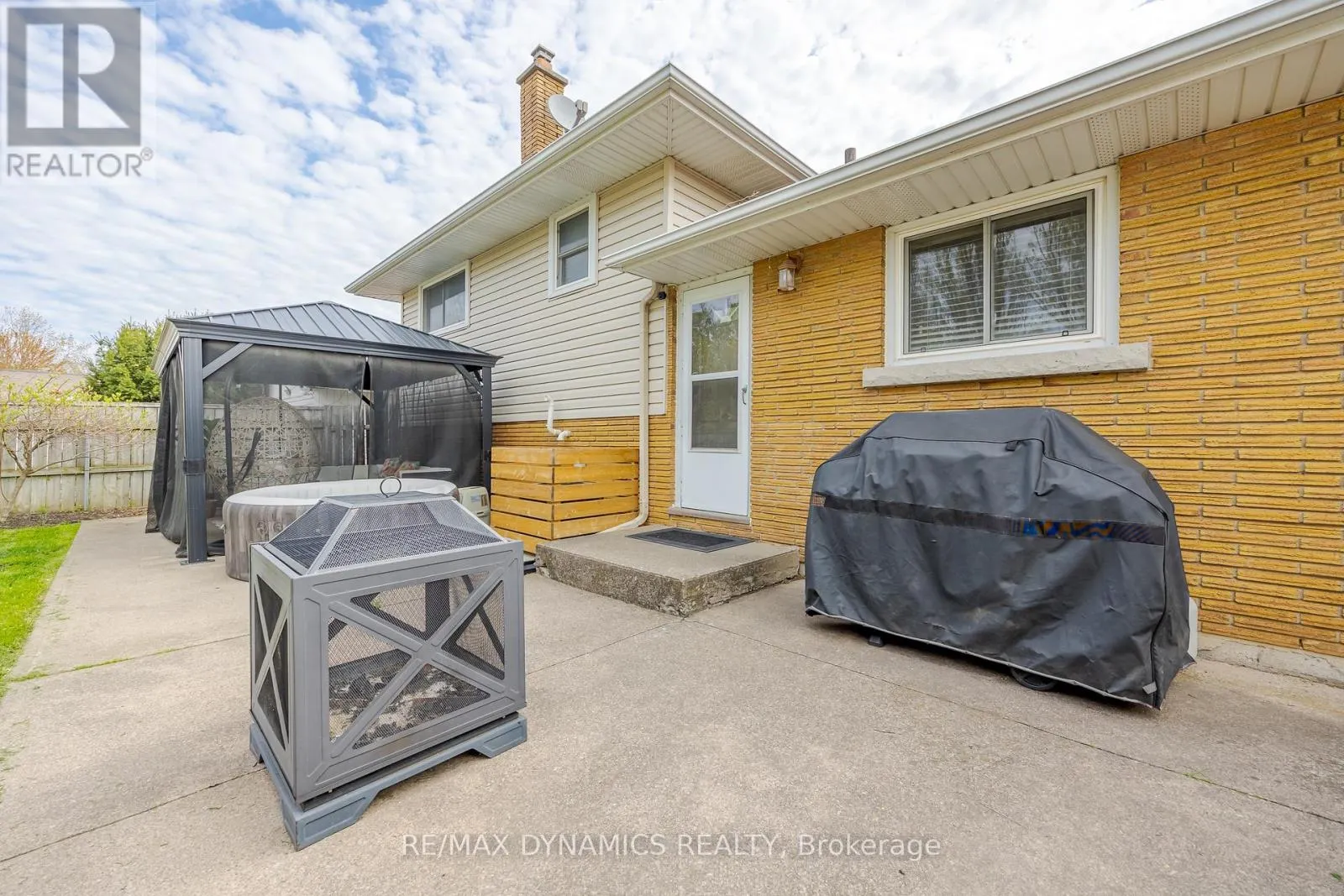 87 ROCHELLE DRIVE
