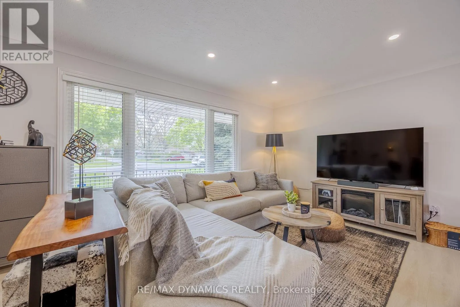 87 ROCHELLE DRIVE