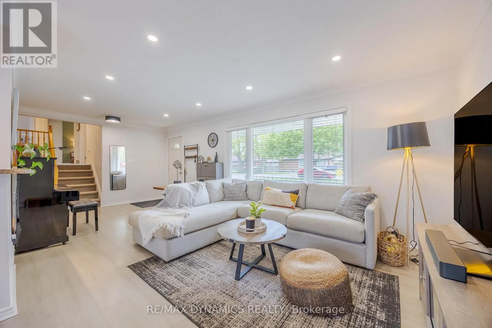 87 ROCHELLE DRIVE