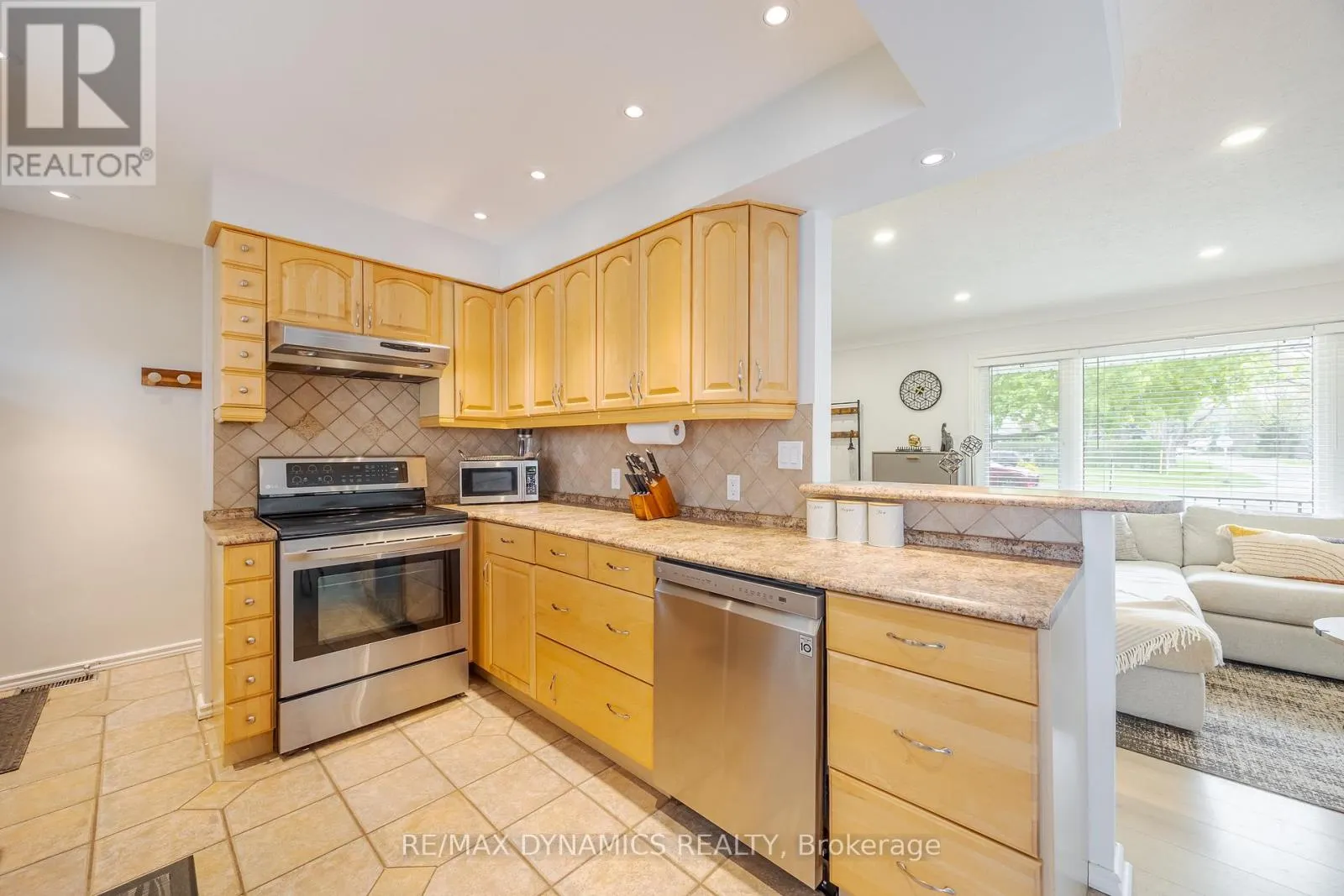 87 ROCHELLE DRIVE