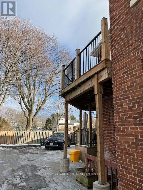 2 - 324 GEORGE STREET #2