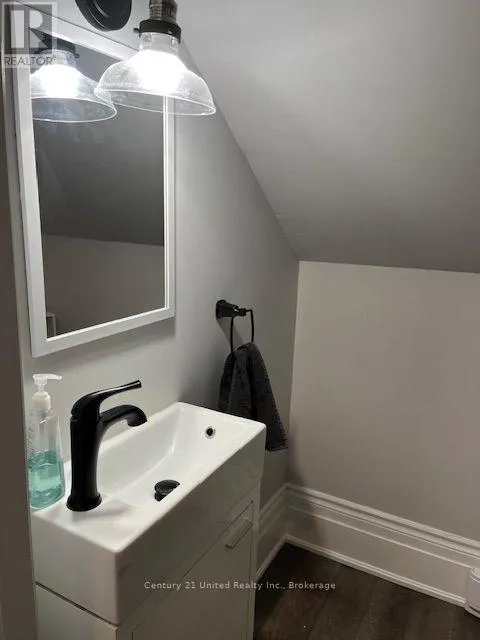 2 - 324 GEORGE STREET #2