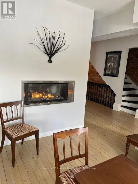 2 - 324 GEORGE STREET #2