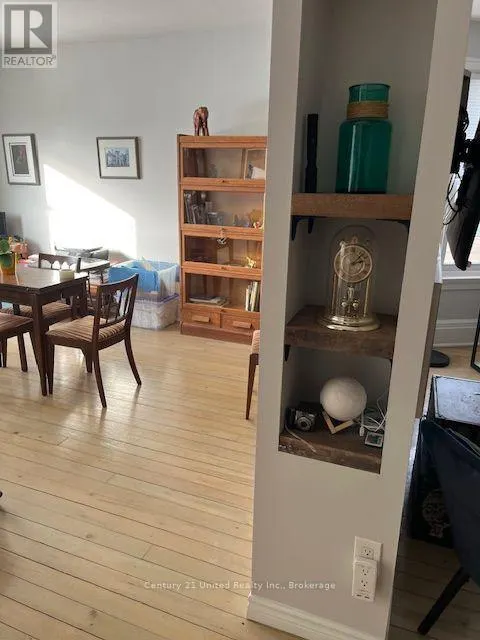 2 - 324 GEORGE STREET #2