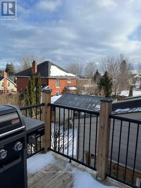 2 - 324 GEORGE STREET #2