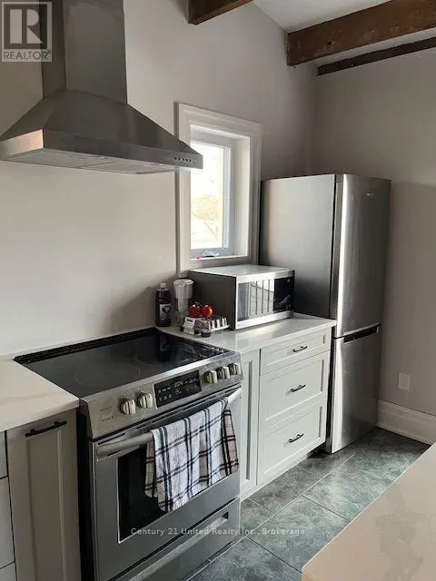 2 - 324 GEORGE STREET #2
