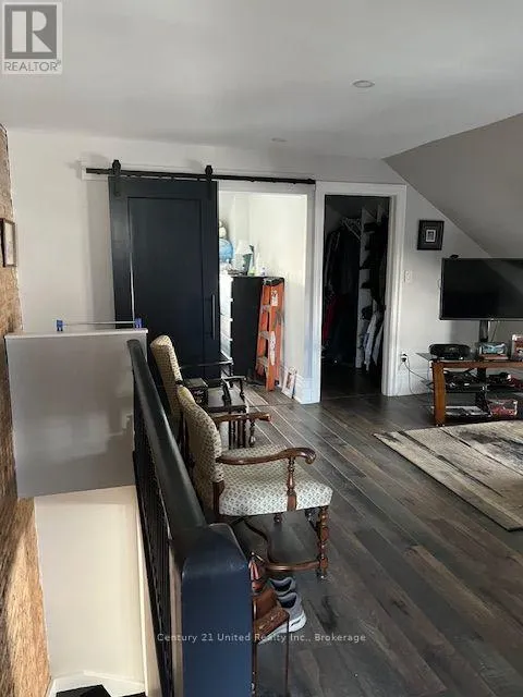 2 - 324 GEORGE STREET #2