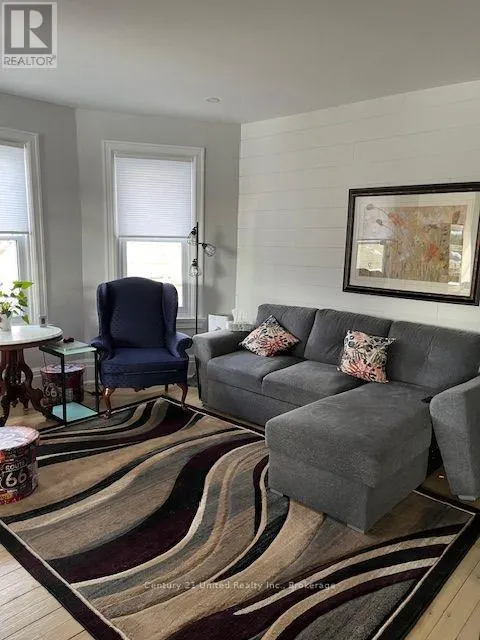 2 - 324 GEORGE STREET #2