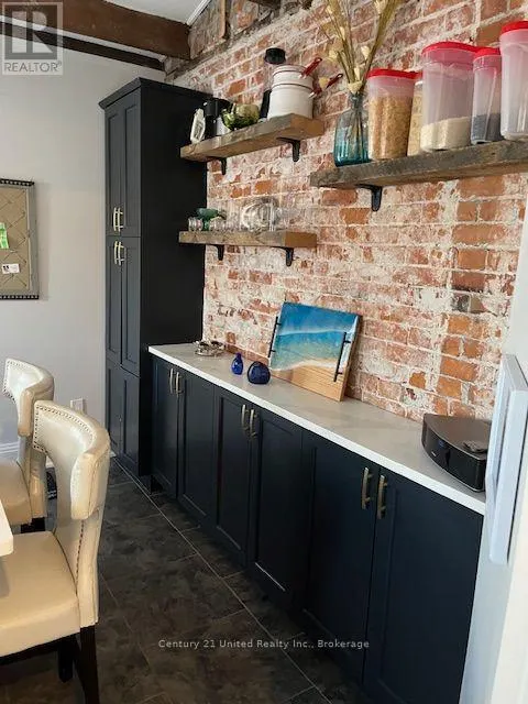 2 - 324 GEORGE STREET #2