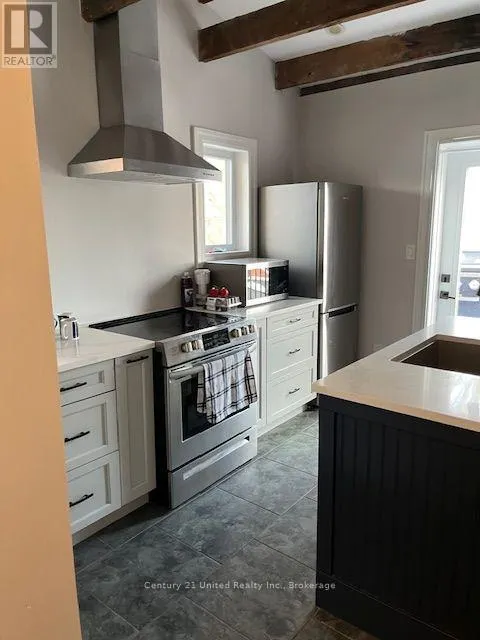 2 - 324 GEORGE STREET #2