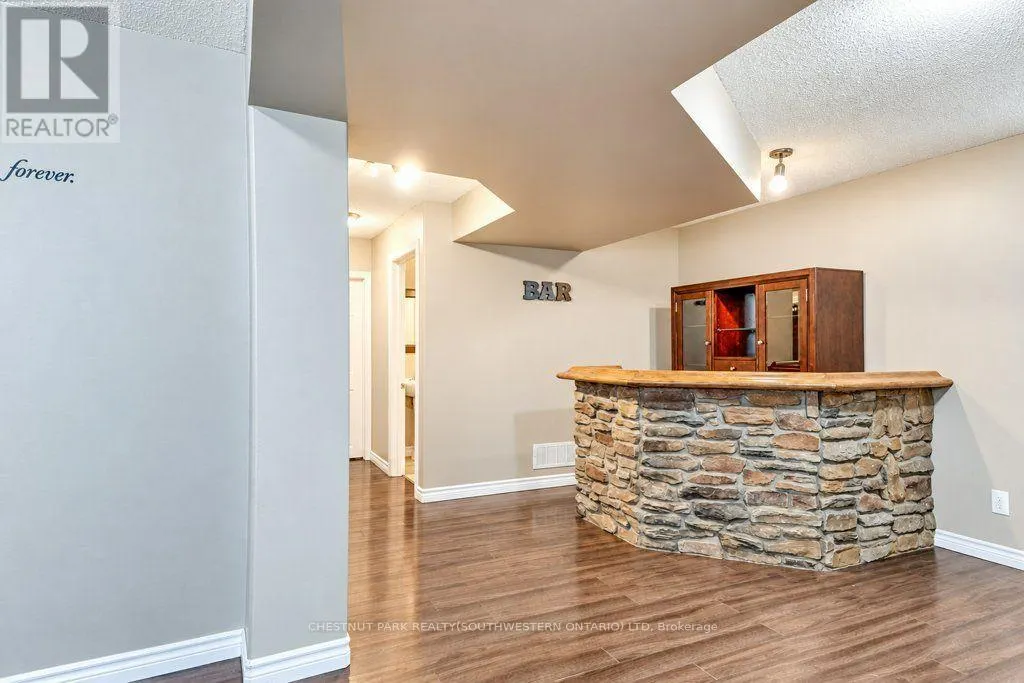 1651 CRIMSON CRESCENT