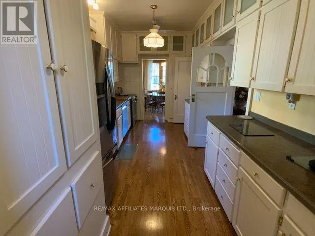 425 SECOND ST. E STREET E