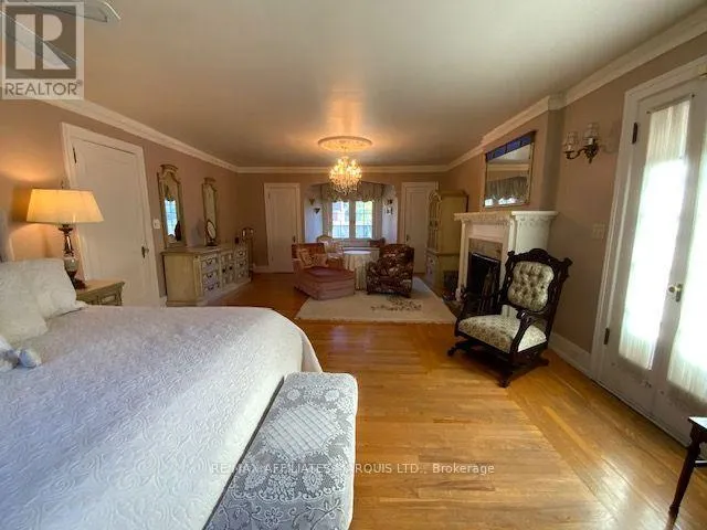 425 SECOND ST. E STREET E