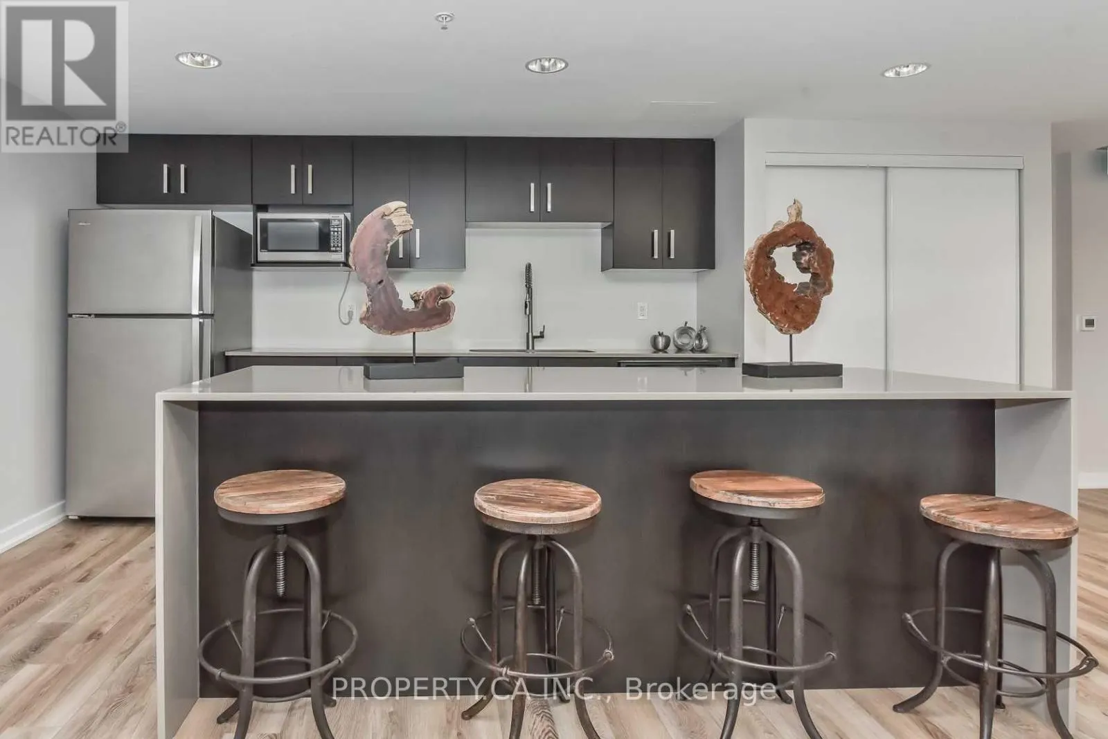 301 - 25 KAY CRESCENT