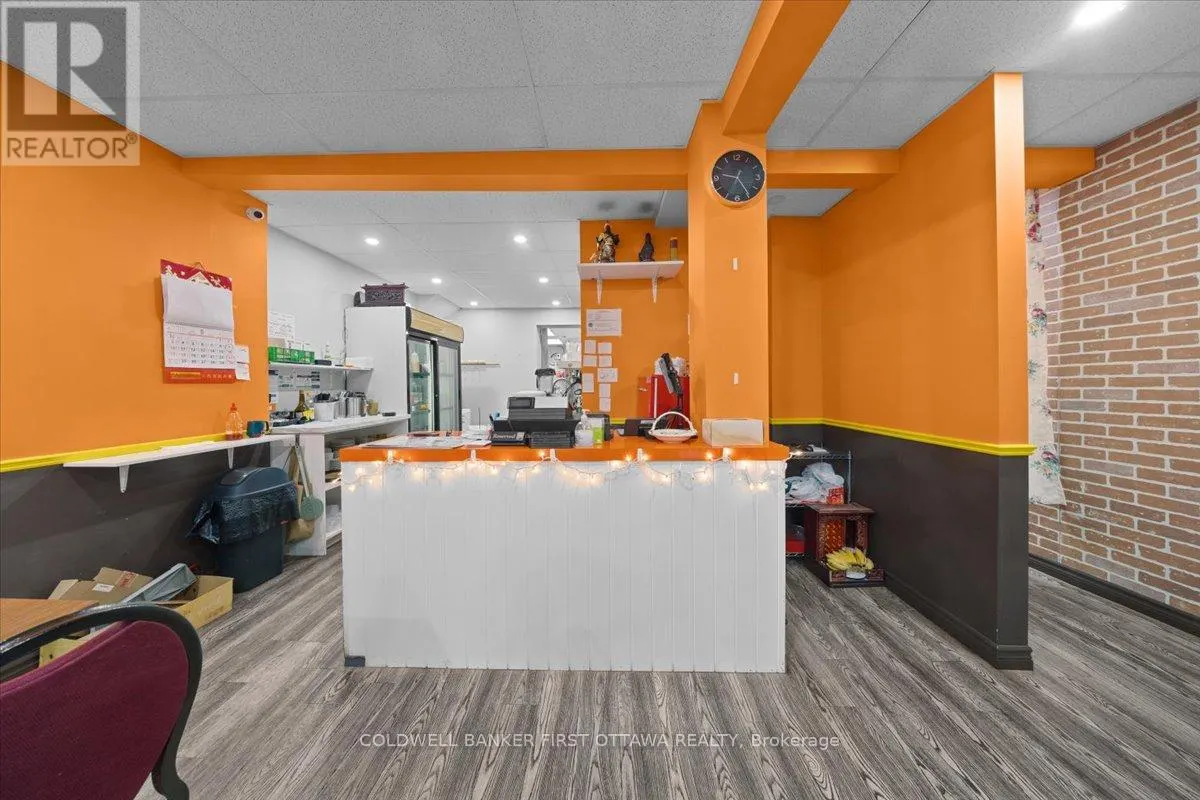 827 SOMERSET STREET W