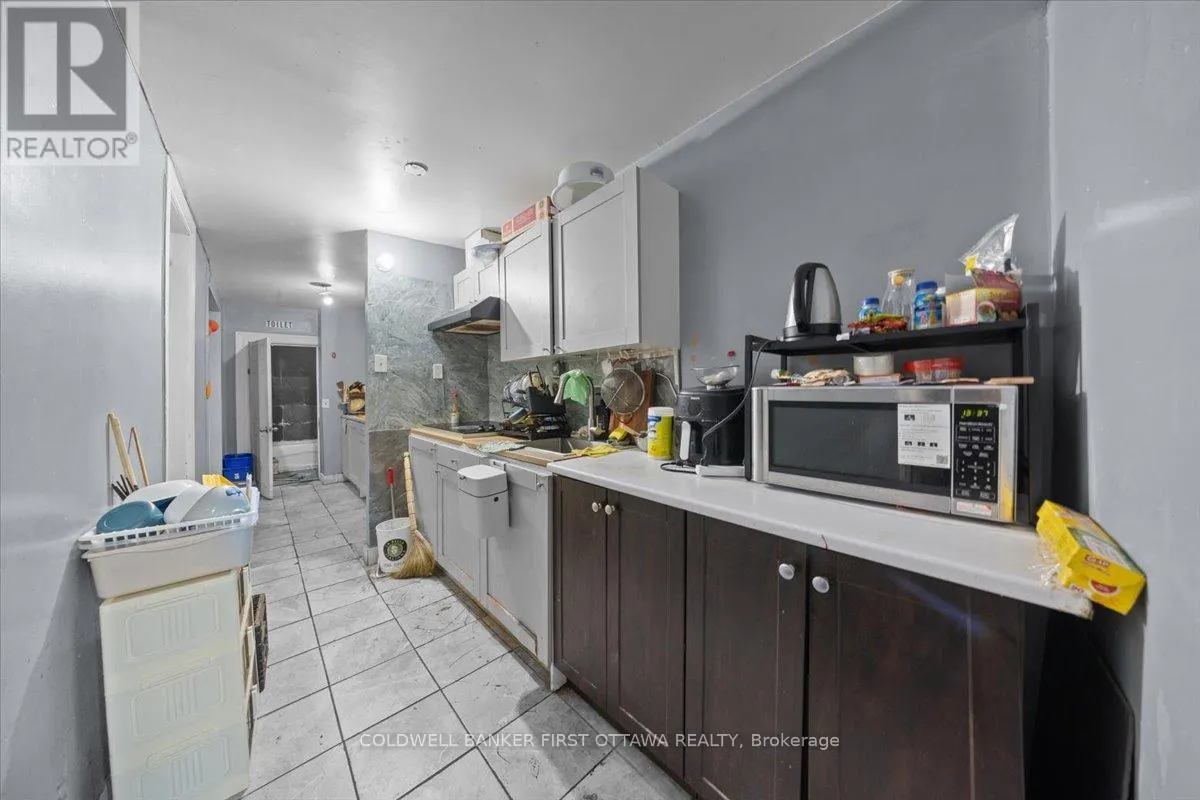 827 SOMERSET STREET W