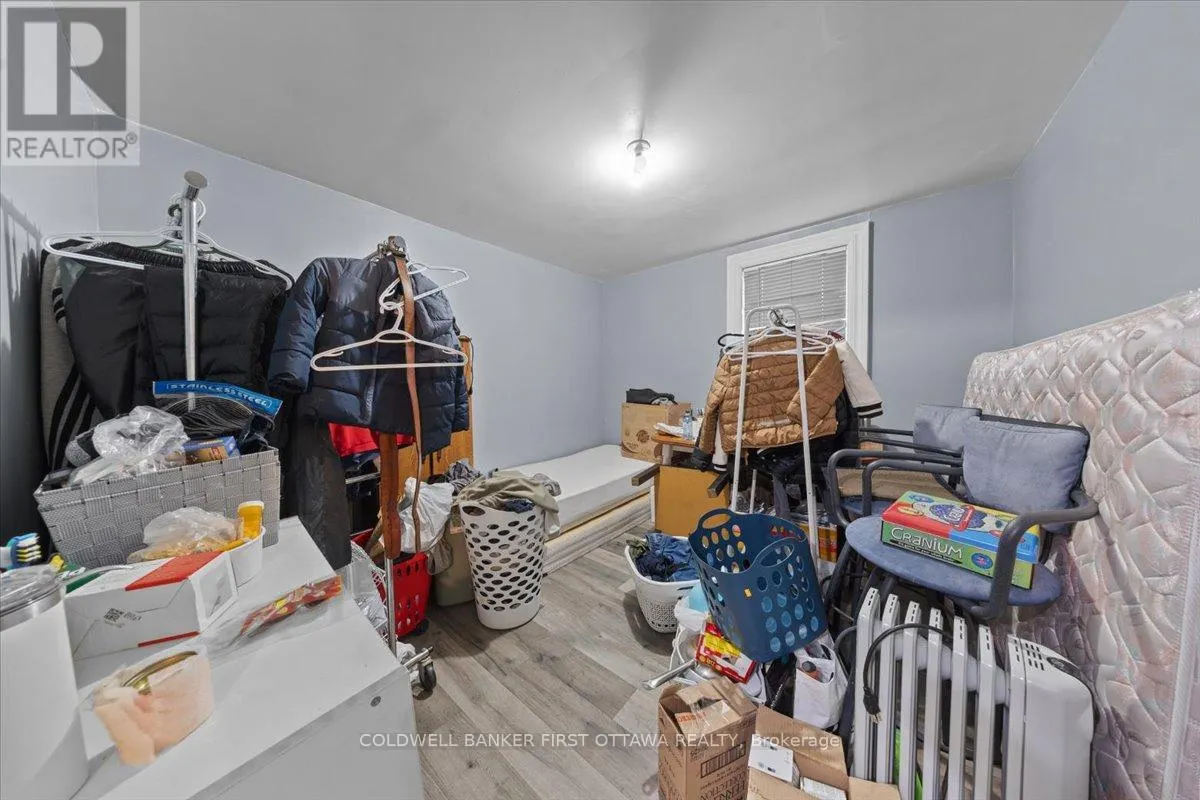 827 SOMERSET STREET W
