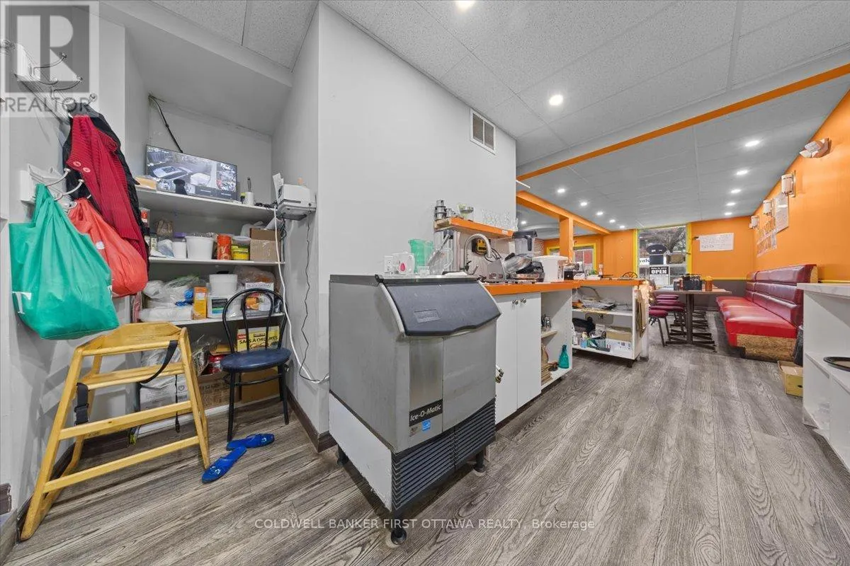 827 SOMERSET STREET W