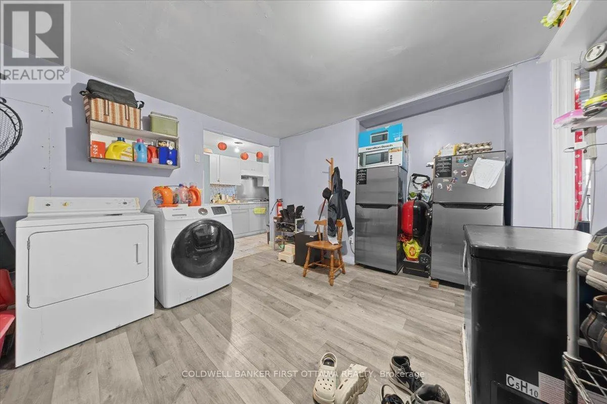827 SOMERSET STREET W