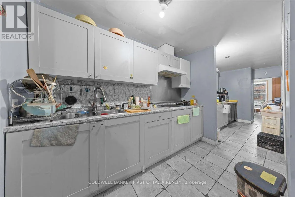 827 SOMERSET STREET W