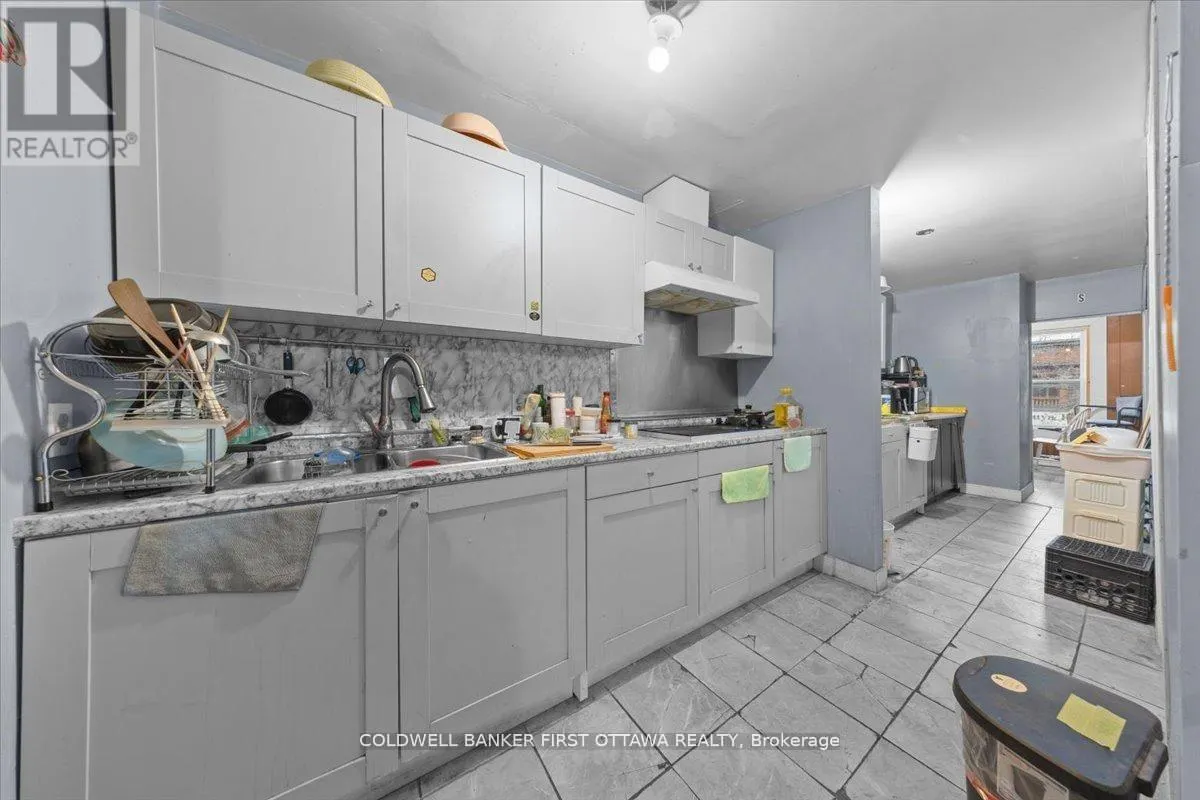 827 SOMERSET STREET W
