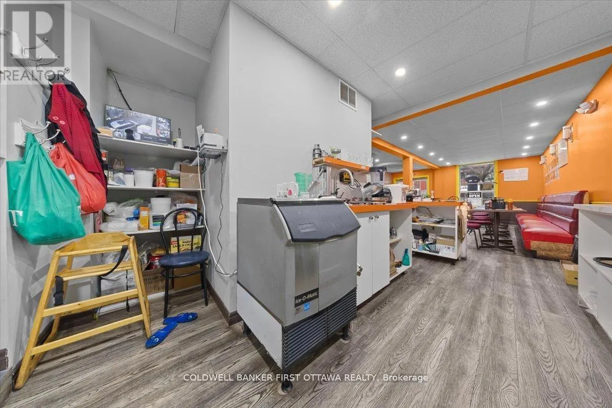 827 SOMERSET STREET W