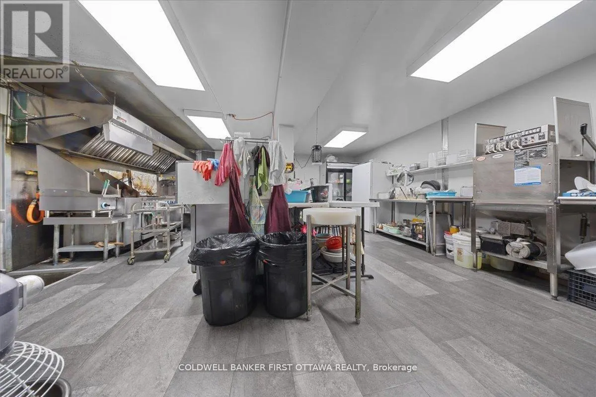 827 SOMERSET STREET W