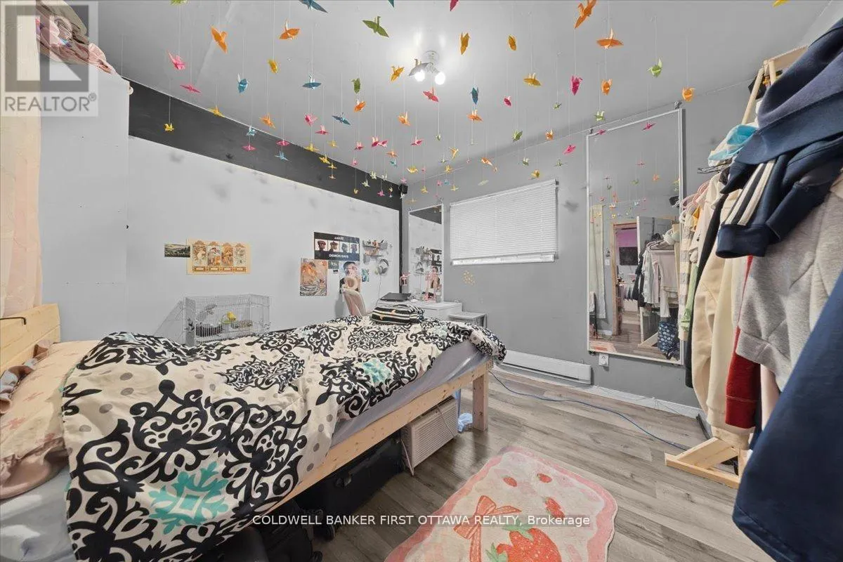 827 SOMERSET STREET W