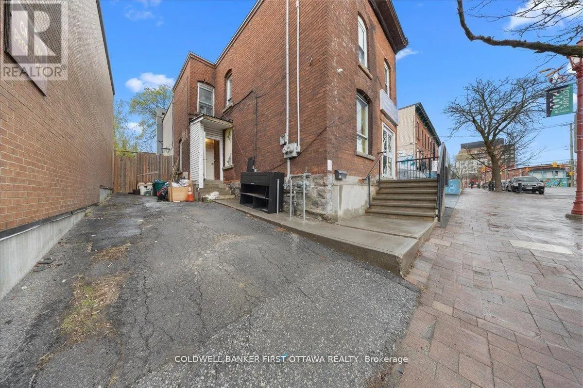 827 SOMERSET STREET W