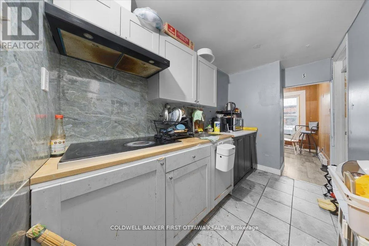 827 SOMERSET STREET W