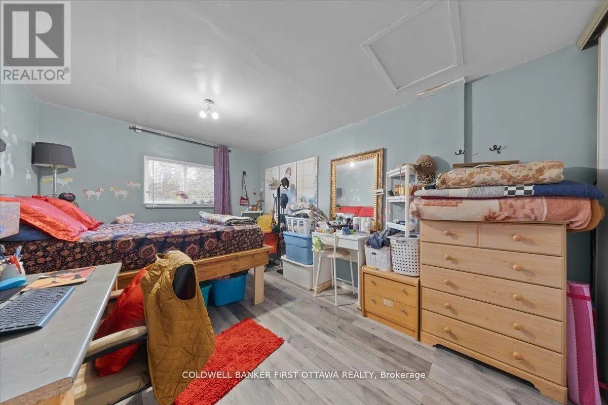 827 SOMERSET STREET W