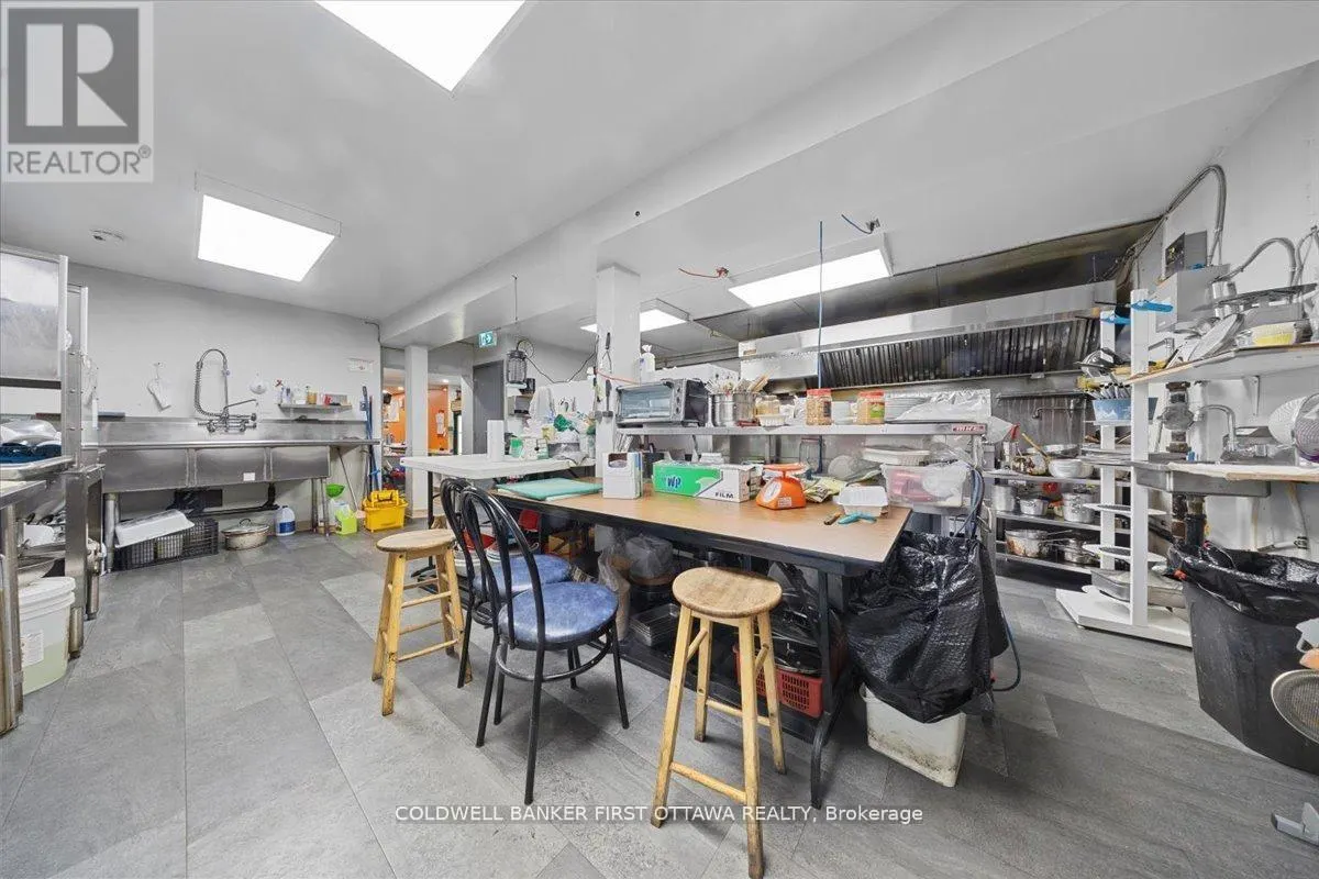 827 SOMERSET STREET W
